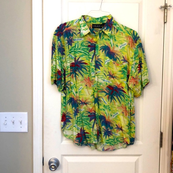 🌺 Men’s Hawaiian button down shirts missing two buttons has extra buttons😊 - Picture 1 of 3